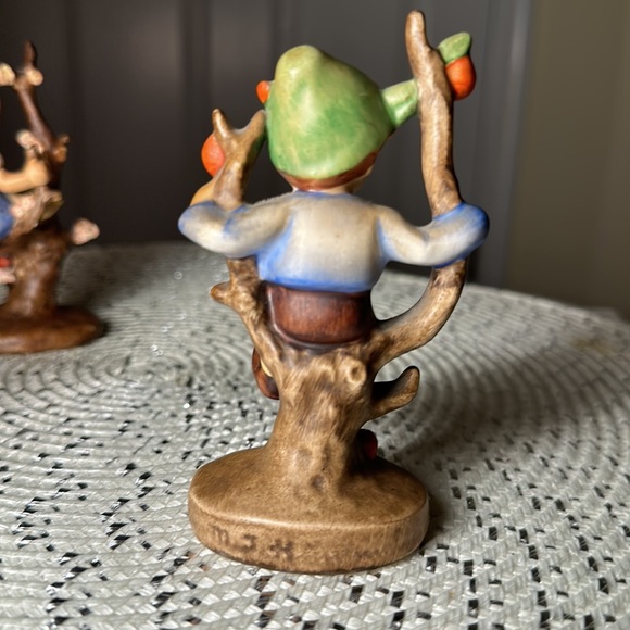 VINTAGE M.I. Hummel “Apple Tree Boy” & “Apple Tree Girl” Figurines - Picture 10 of 15